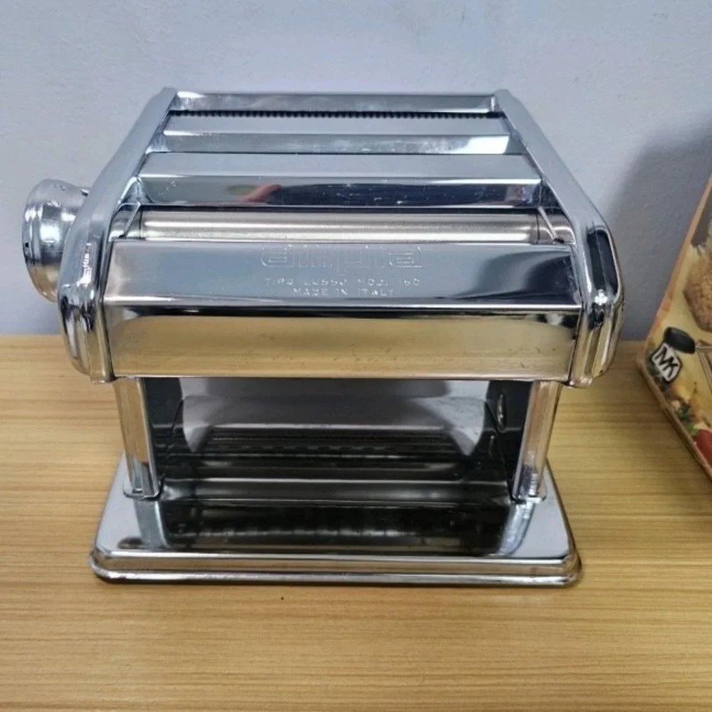 Pasta in Casa Homemade Noodle Making Machine Model 15-4150 Italy Chrome Ampia